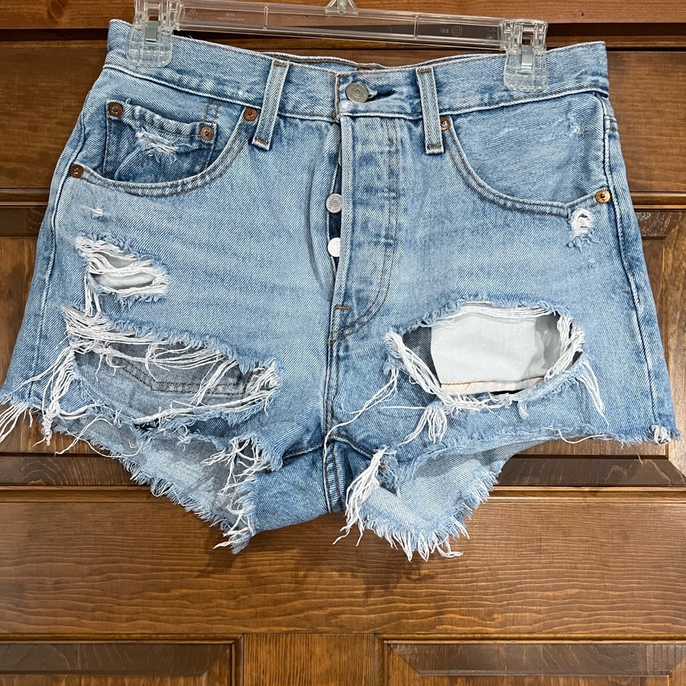 Womens Levi’s 501 button fly shorts size 26